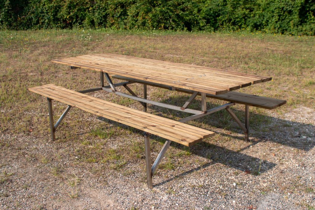 Table en bois et en fer design